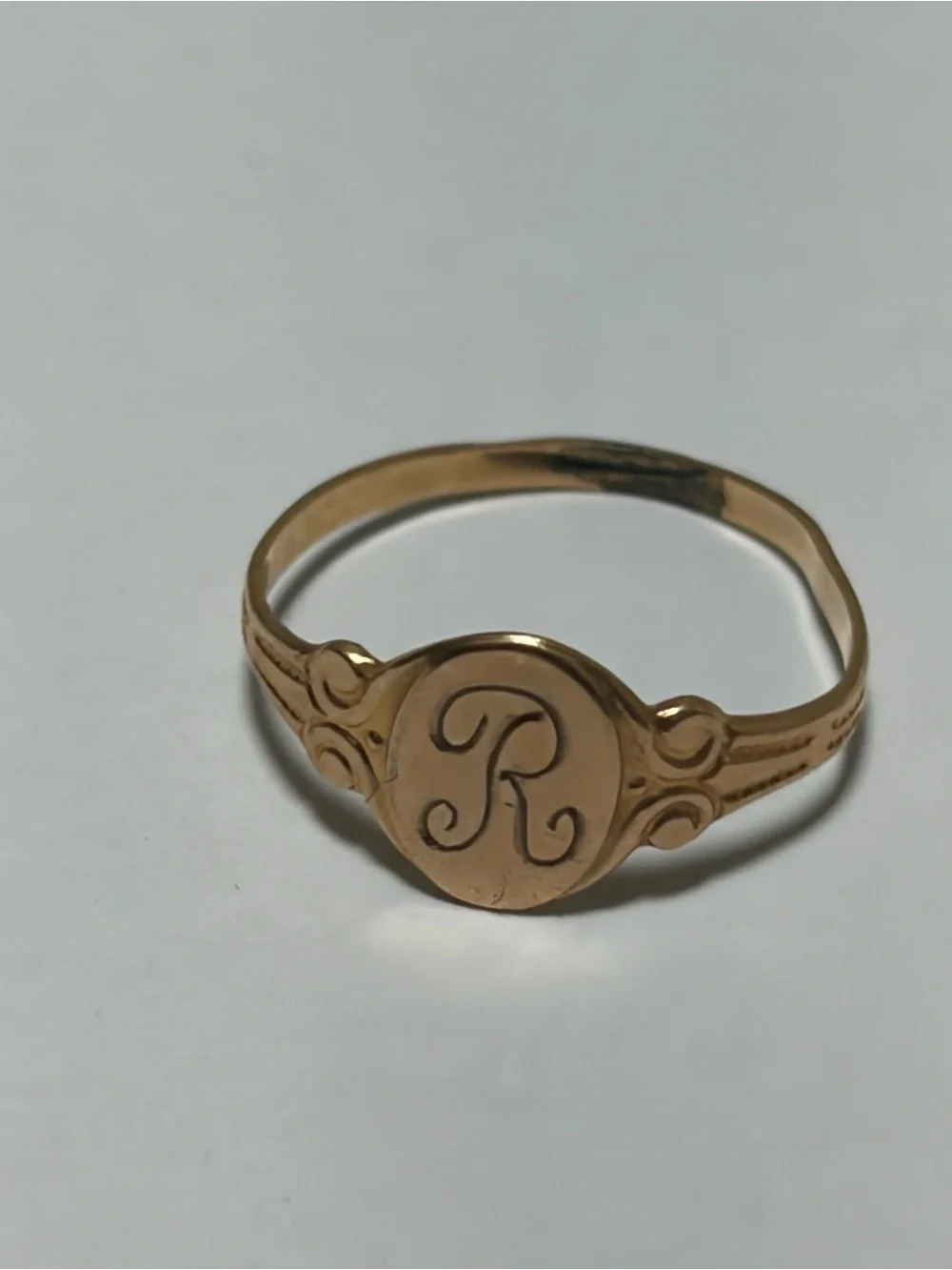 Fine 10K Yellow Gold Small Childrens personalized R Ring size 4